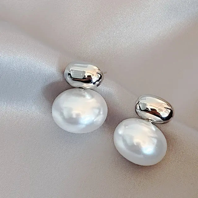 Oval Pearl Earrings in Gold Claire
