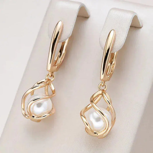 Elegant Pearl Earrings in Gold Claire