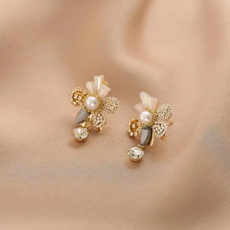 Floral Pendant Earrings with Pearls in Gold Unique Joyas