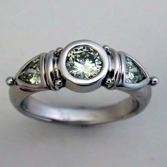 Ring with green crystal in vintage silver Unique Joyas